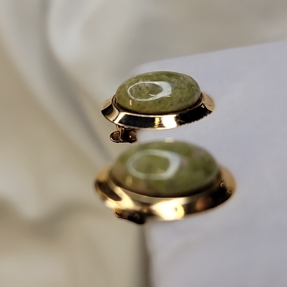 Vintage Green sage stone Earrings CLIP-ON Costume Statement Jewelry ✨️ - Picture 6 of 10